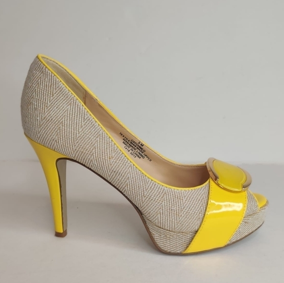 NINE WEST Catchmeo Peep Toe Platform Heel Vegan Textile Wheat Yellow Buckle Sz 5 - Picture 6 of 13